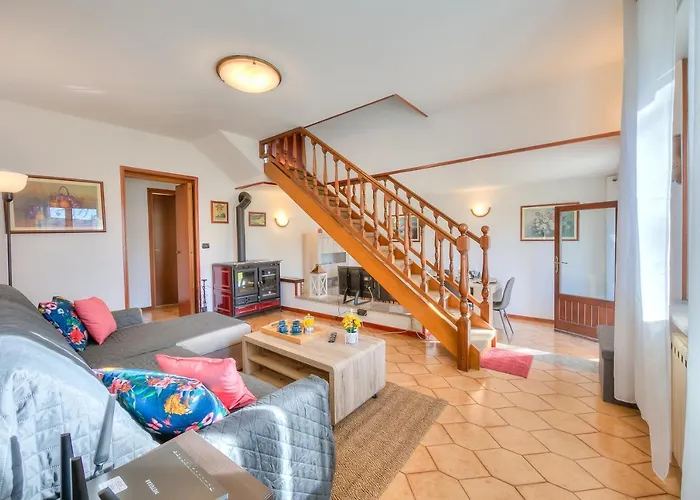 Cedar House Villa Few Minutes From Lake - Happy Rentals