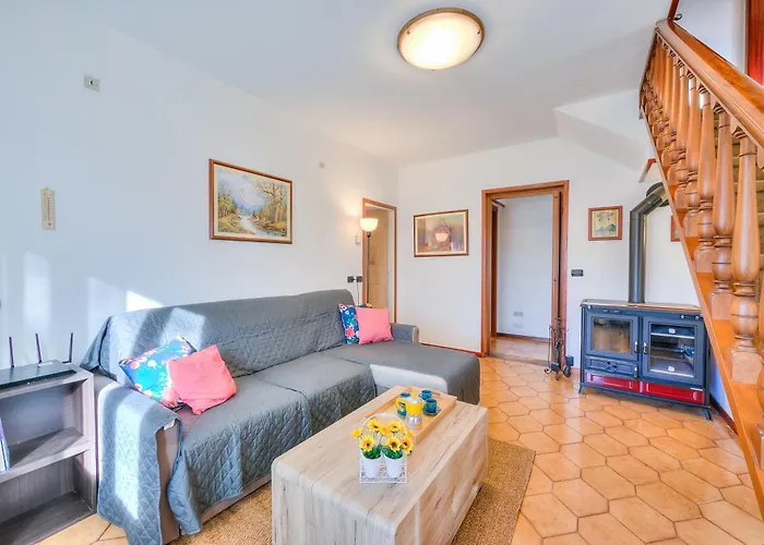 Cedar House Villa Few Minutes From Lake - Happy Rentals