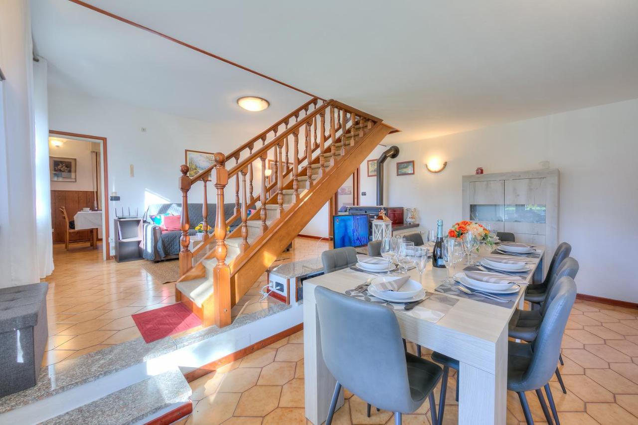 Cedar House Few Minutes From - Happy Holiday home *