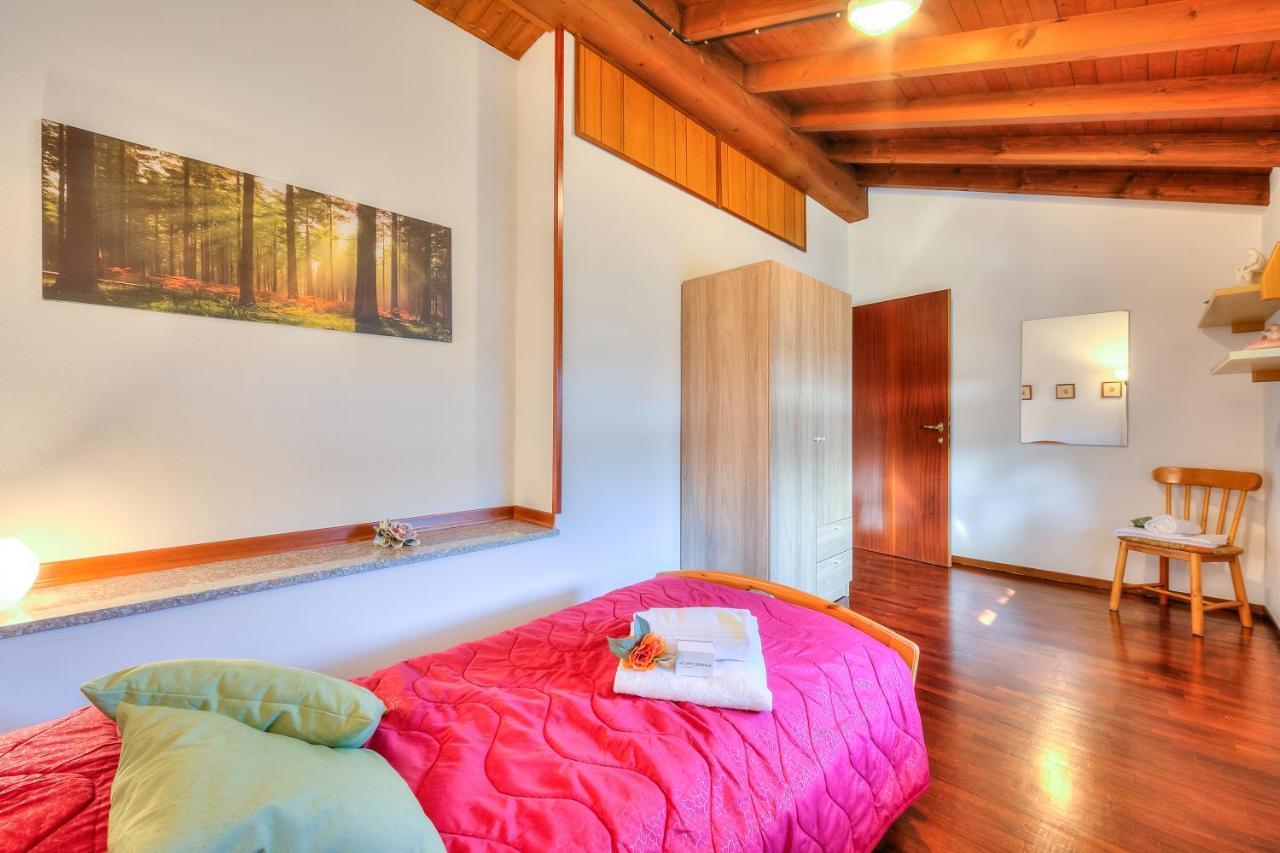 Cedar House Few Minutes From - Happy * Angera