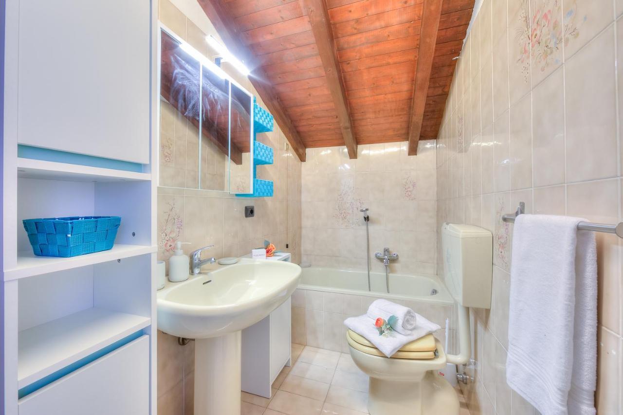 Holiday home Cedar House Few Minutes From - Happy Angera
