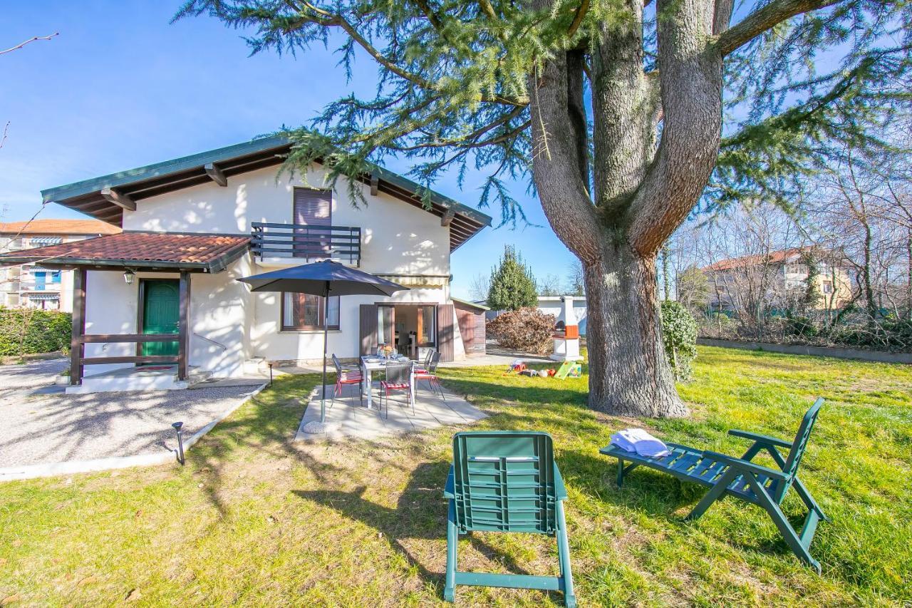 Cedar House Few Minutes From - Happy Holiday home *