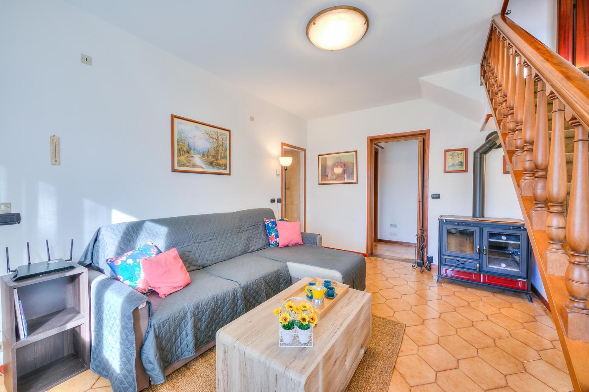 Cedar House Few Minutes From - Happy Holiday home *